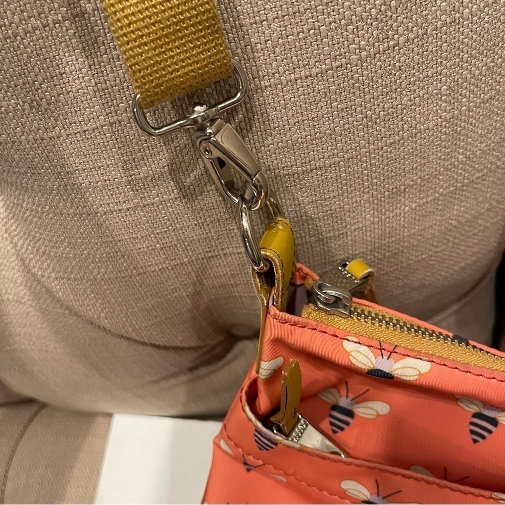 Fossil Crossbody Bumblebee Key Per Zip Bag Pink Coral Bees Women's Inner Pockets - Picture 5 of 13